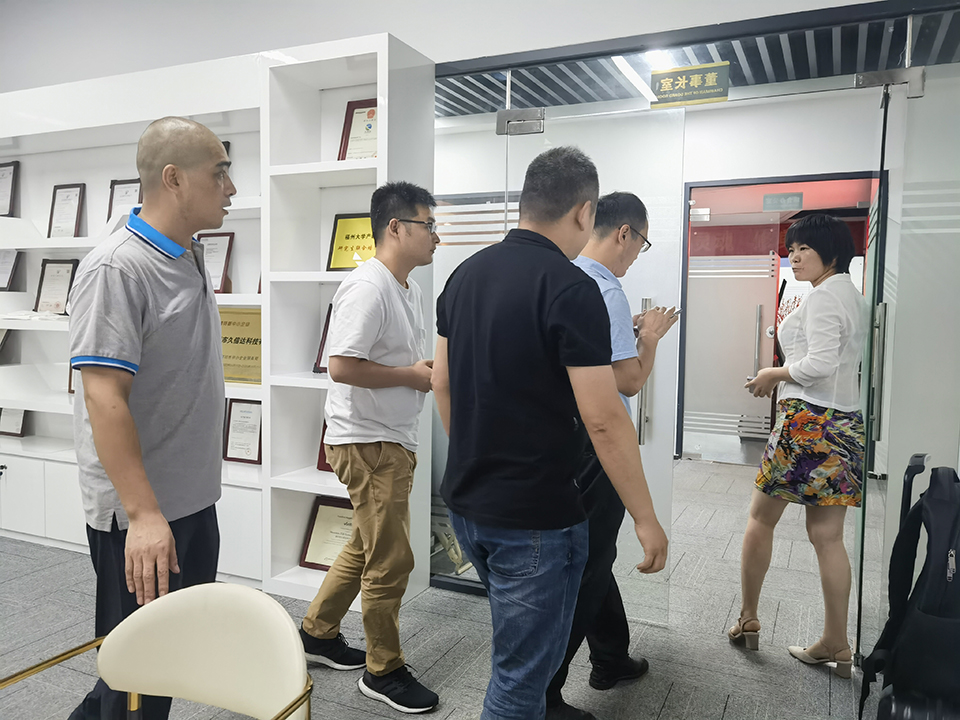 久信達(dá)歡迎添可智能看廠，為您帶來環(huán)保包裝解決方案(圖2)